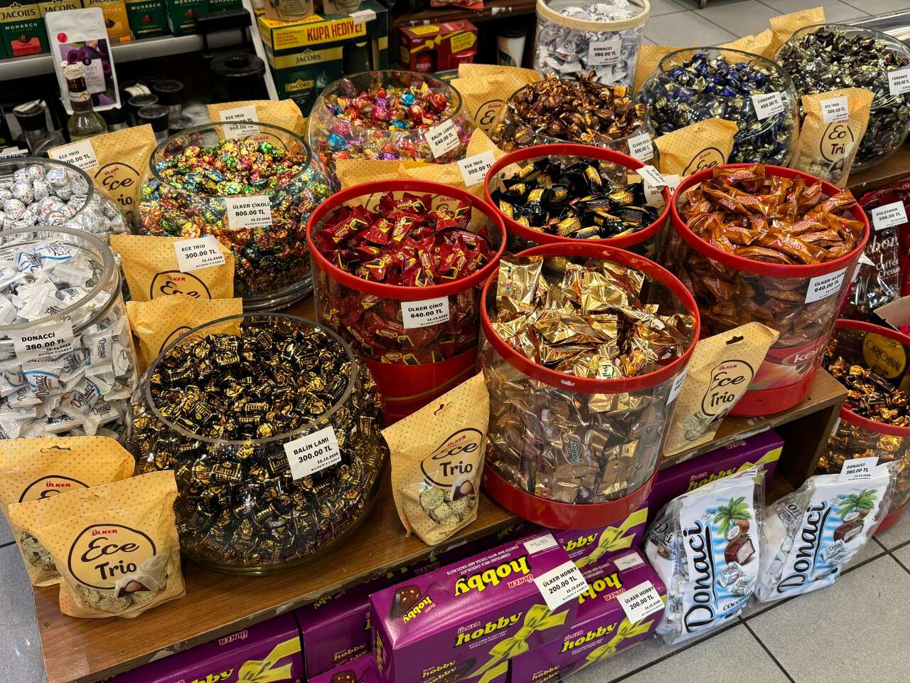 Hamdi & Kadir Kuden’de Bayram Geleneği: Şeker ve Çikolatalar Raflardaki Yerini Aldı 2